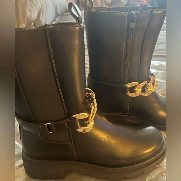 Women’s Chelsea style gold chain boots - Picture 3 of 10